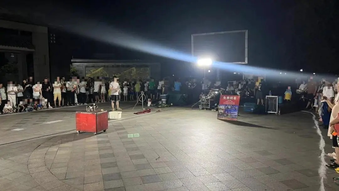 “残疾人表演杂技”不要去！多个小区出现 已有人中招