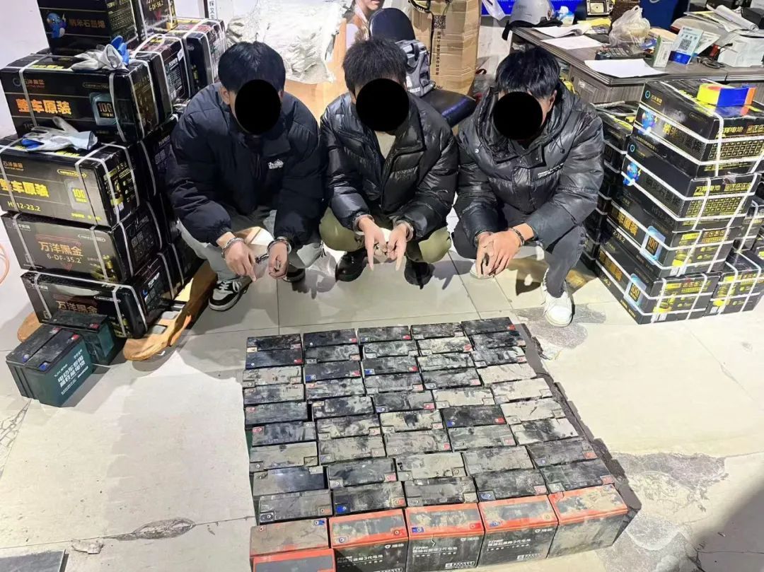 组团盗窃电瓶79块，整整齐齐被刑拘！