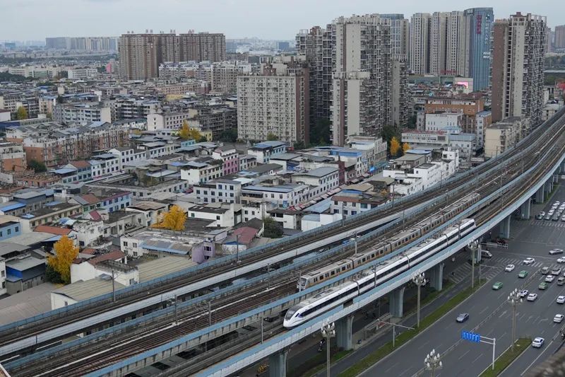 成灌铁路突破1亿人次！