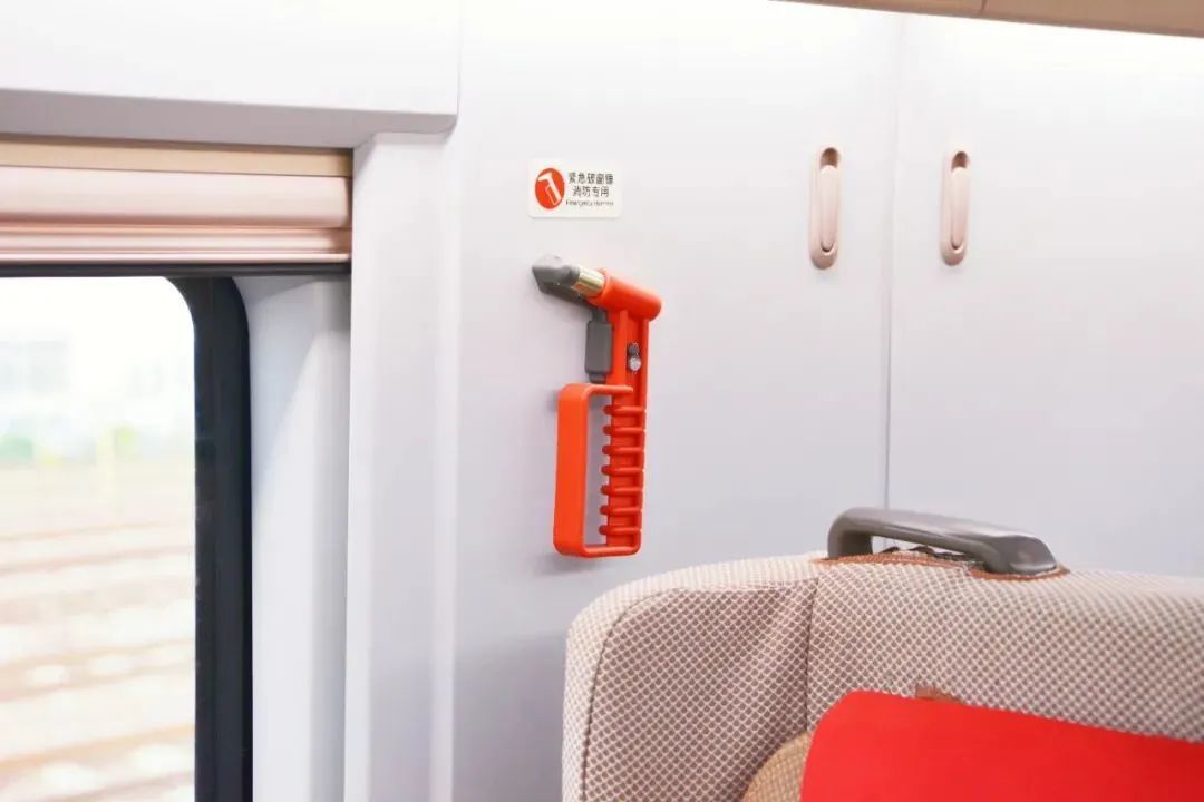 高铁座椅上的“犄角”有什么用?真不是挂包的! 高铁座椅上的“犄角”有什么用?真不是挂包的!