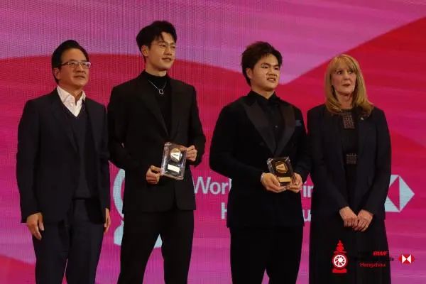 “梁王”组合摘得世界羽联年度最佳男子双打组合