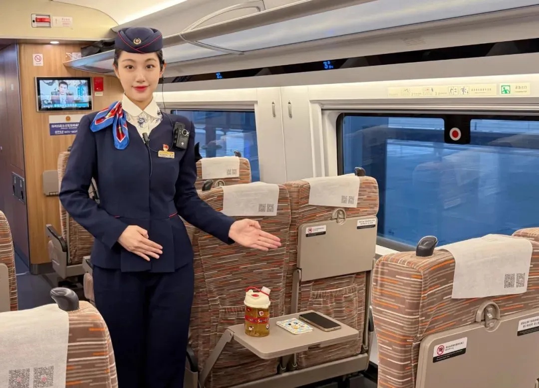 高铁座椅上的“犄角”有什么用?真不是挂包的! 高铁座椅上的“犄角”有什么用?真不是挂包的!