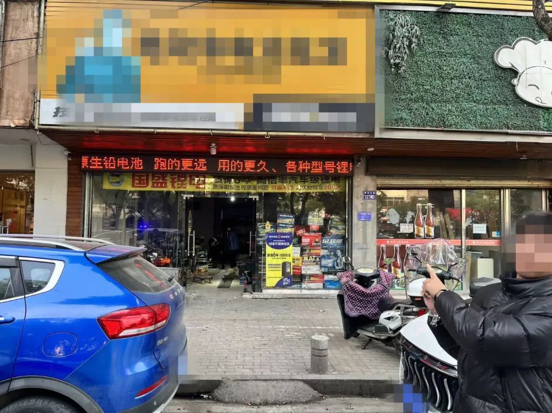 组团盗窃电瓶79块，整整齐齐被刑拘！