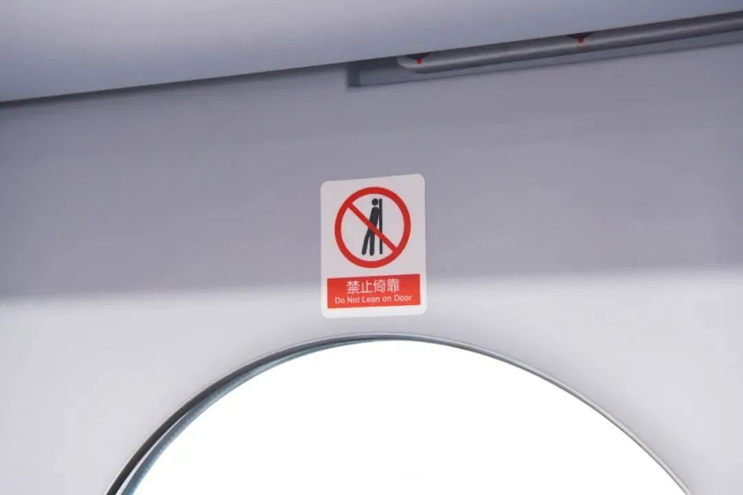 高铁座椅上的“犄角”有什么用?真不是挂包的! 高铁座椅上的“犄角”有什么用?真不是挂包的!