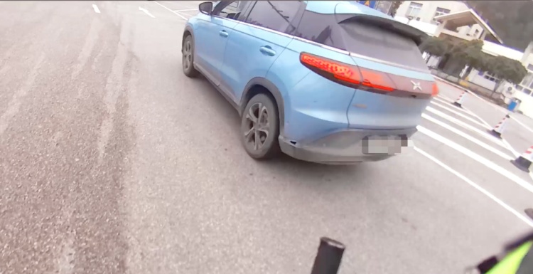 女孩报警称被绑架上了高速，民警将其解救后，竟有反转……