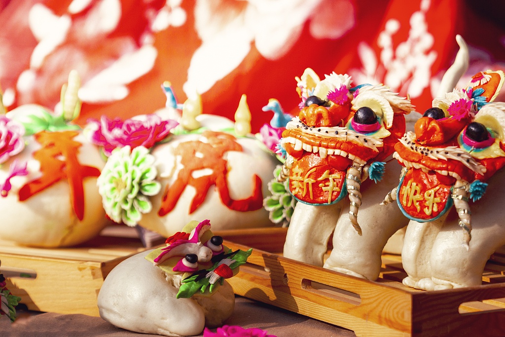 当东北冰雕与山西花馍在冬天相遇！赶紧让南方小伙伴羡慕一下～