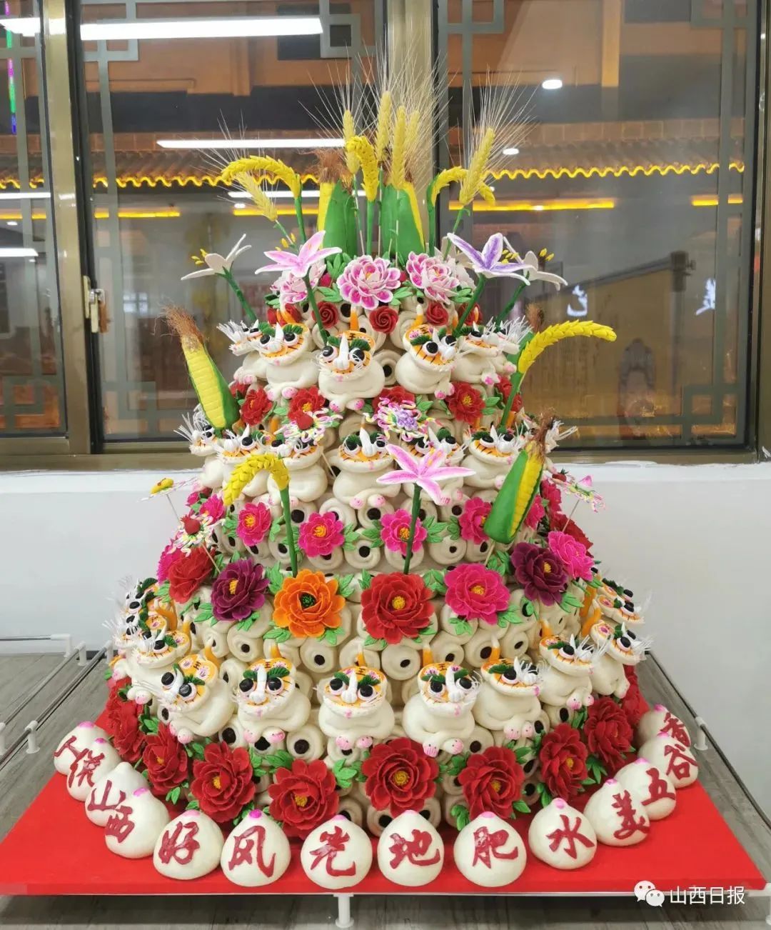 当东北冰雕与山西花馍在冬天相遇！赶紧让南方小伙伴羡慕一下～