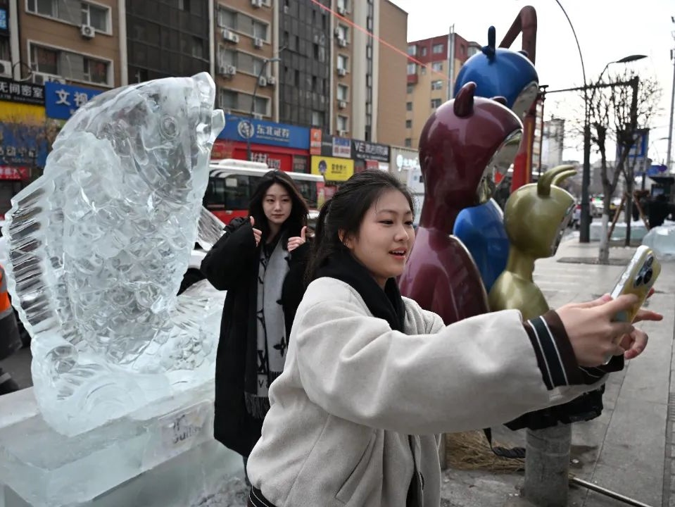 当东北冰雕与山西花馍在冬天相遇！赶紧让南方小伙伴羡慕一下～