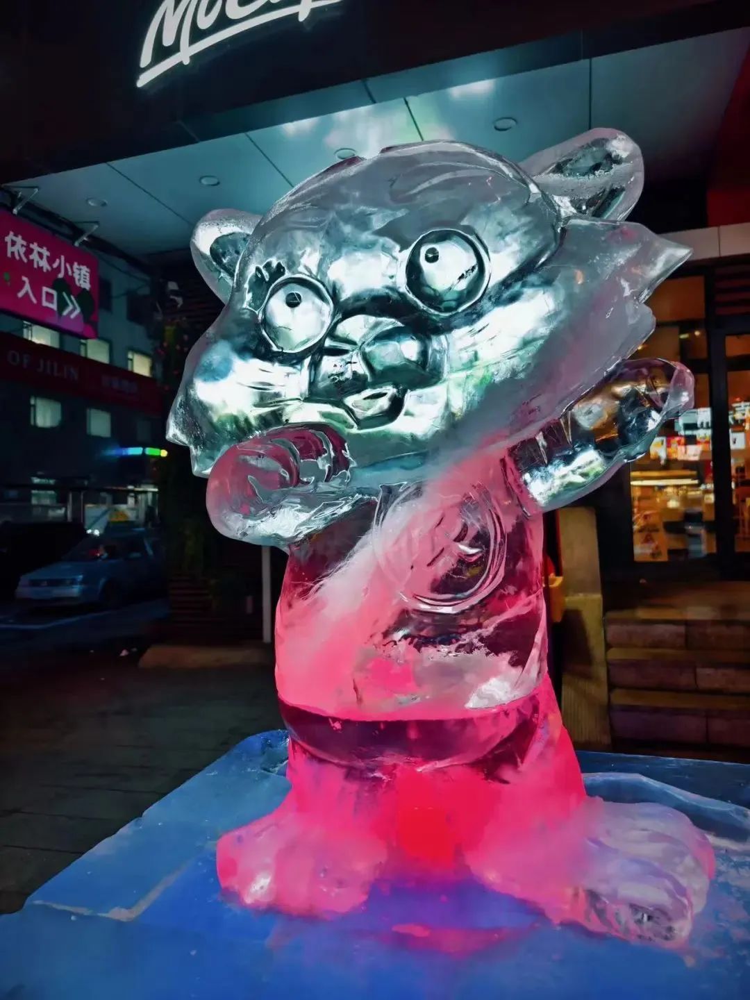 当东北冰雕与山西花馍在冬天相遇！赶紧让南方小伙伴羡慕一下～