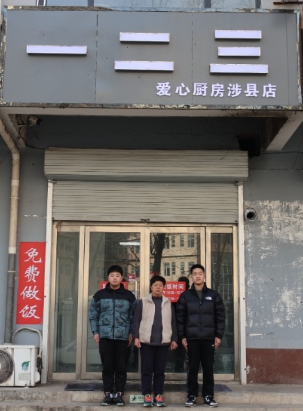 河北母子开“饭店”，却希望无人光顾……