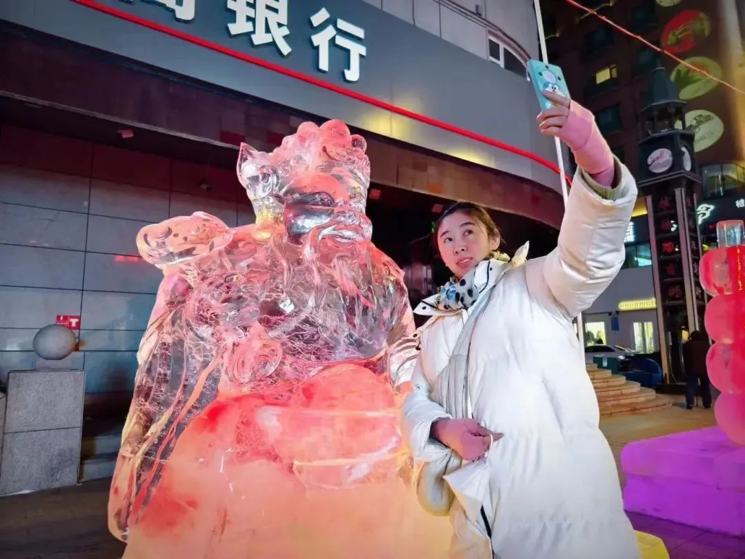 当东北冰雕与山西花馍在冬天相遇！赶紧让南方小伙伴羡慕一下～