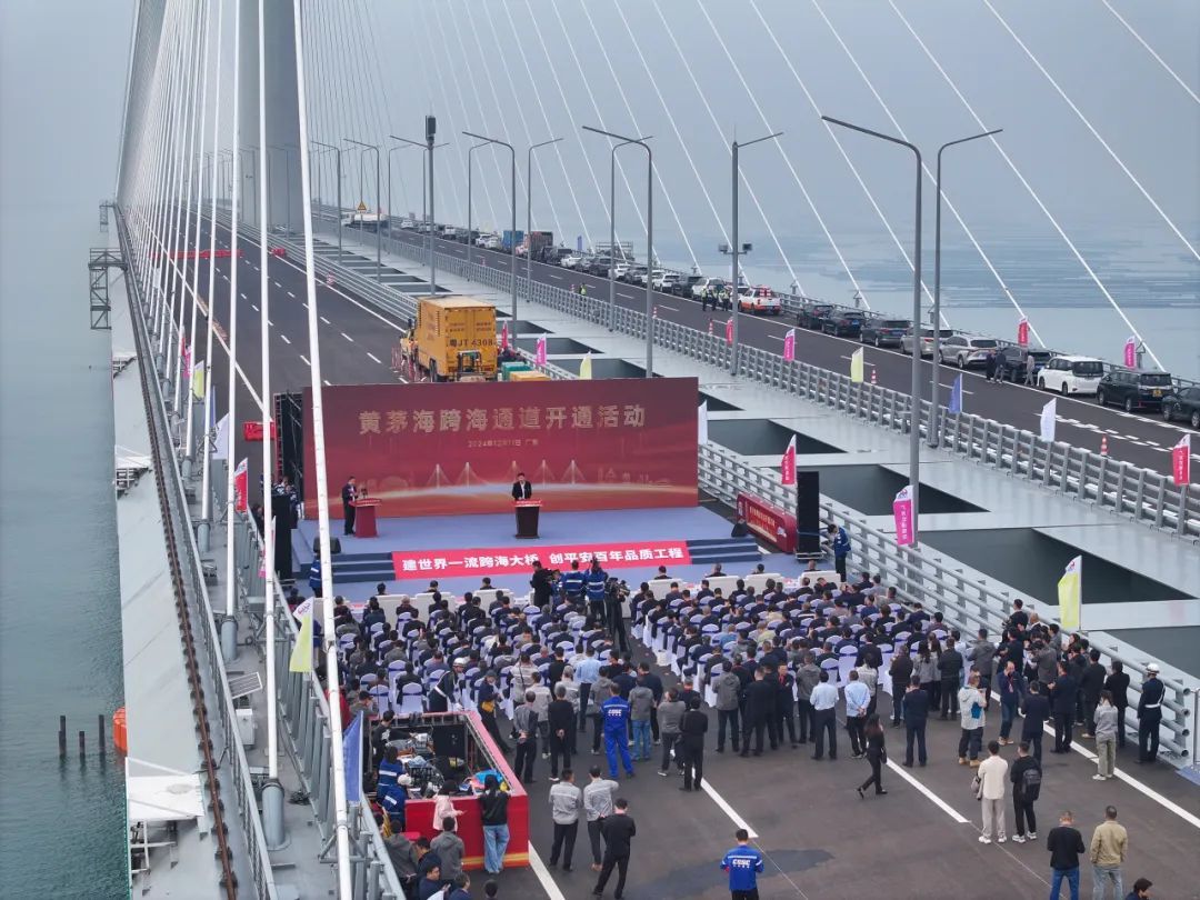 黄茅海跨海通道今日通车!首位开过大桥的司机这样说 黄茅海跨海通道今日通车!首位开过大桥的司机这样说