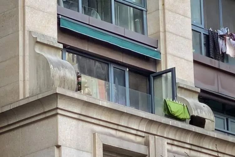 “这房子再不修,迟早会出人命”……上海一高档小区高危频发,业主胆颤心惊 “这房子再不修,迟早会出人命”……上海一高档小区高危频发,业主胆颤心惊