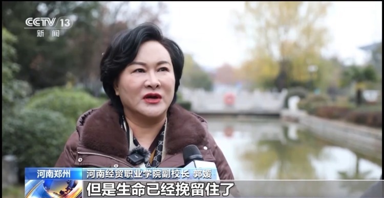 老师上课途中突然晕倒 学生抓住黄金4分钟成功施救 老师上课途中突然晕倒 学生抓住黄金4分钟成功施救