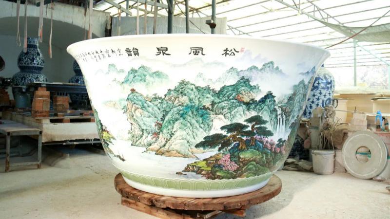 直径2.76米 江西景德镇匠人创手工陶瓷大碗尺寸纪录 直径2.76米 江西景德镇匠人创手工陶瓷大碗尺寸纪录