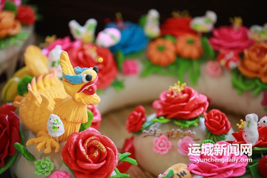 当东北冰雕与山西花馍在冬天相遇！赶紧让南方小伙伴羡慕一下～