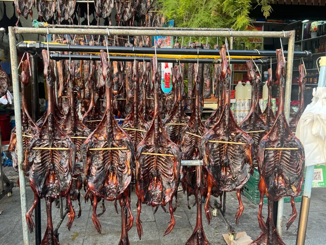 做不完,根本做不完!杭州500米巷子卖出10万多只!没人能空手走出去... 做不完,根本做不完!杭州500米巷子卖出10万多只!没人能空手走出去...