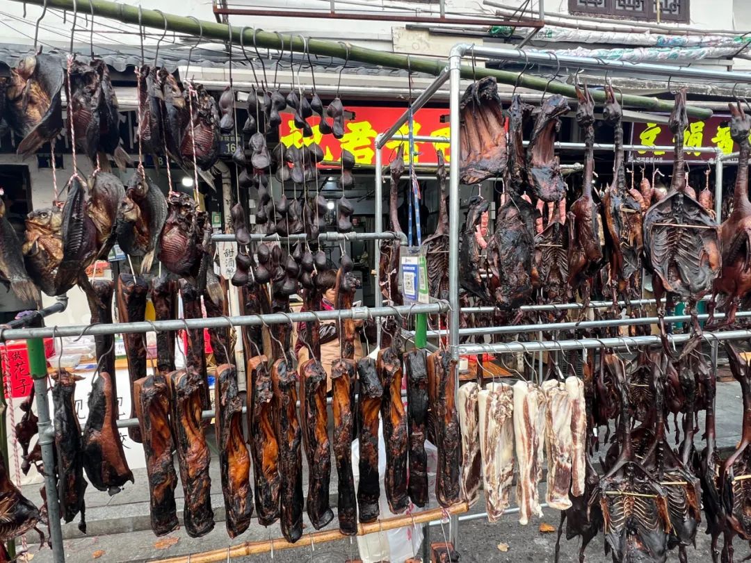 做不完,根本做不完!杭州500米巷子卖出10万多只!没人能空手走出去... 做不完,根本做不完!杭州500米巷子卖出10万多只!没人能空手走出去...