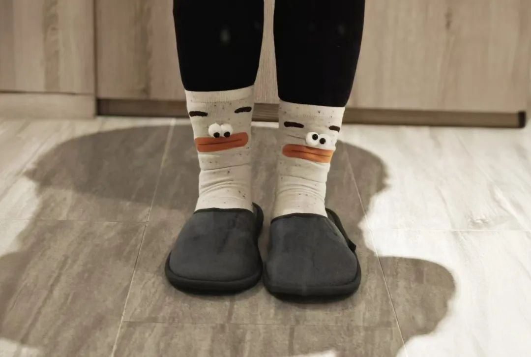 穿袜子睡觉和不穿袜子睡觉,哪个睡得更香?答案出乎意料! 穿袜子睡觉和不穿袜子睡觉,哪个睡得更香?答案出乎意料!