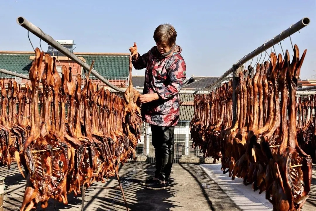 做不完,根本做不完!杭州500米巷子卖出10万多只!没人能空手走出去... 做不完,根本做不完!杭州500米巷子卖出10万多只!没人能空手走出去...