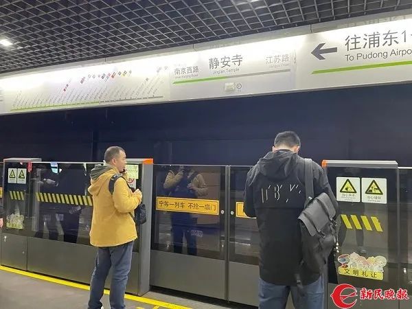 上海地铁被“紧盯”!车厢里总是黑屏,听障人士:希望清楚看见下一站是哪 上海地铁被“紧盯”!车厢里总是黑屏,听障人士:希望清楚看见下一站是哪