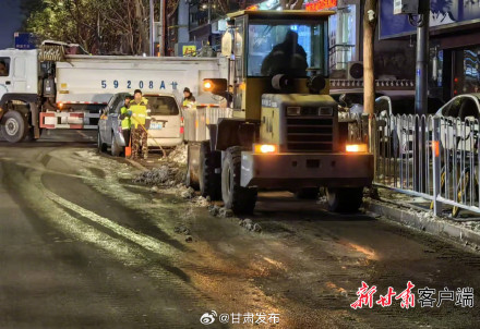 兰州:确保车通路畅 1.04万人次昼夜奋战清理城区积雪2900吨 兰州:确保车通路畅 1.04万人次昼夜奋战清理城区积雪2900吨