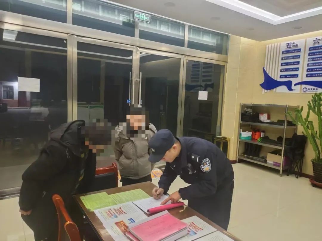 民警暖心救助流浪少年 &nbsp;助其踏上回家路