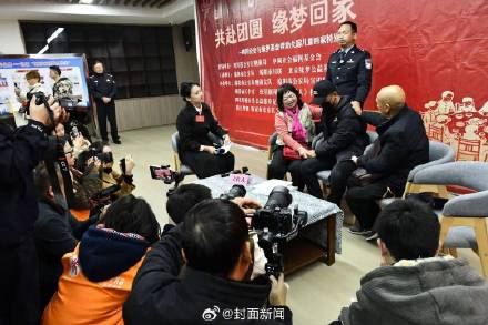 摸到被拐38年儿子胎记 她绷不住了 摸到被拐38年儿子胎记 她绷不住了