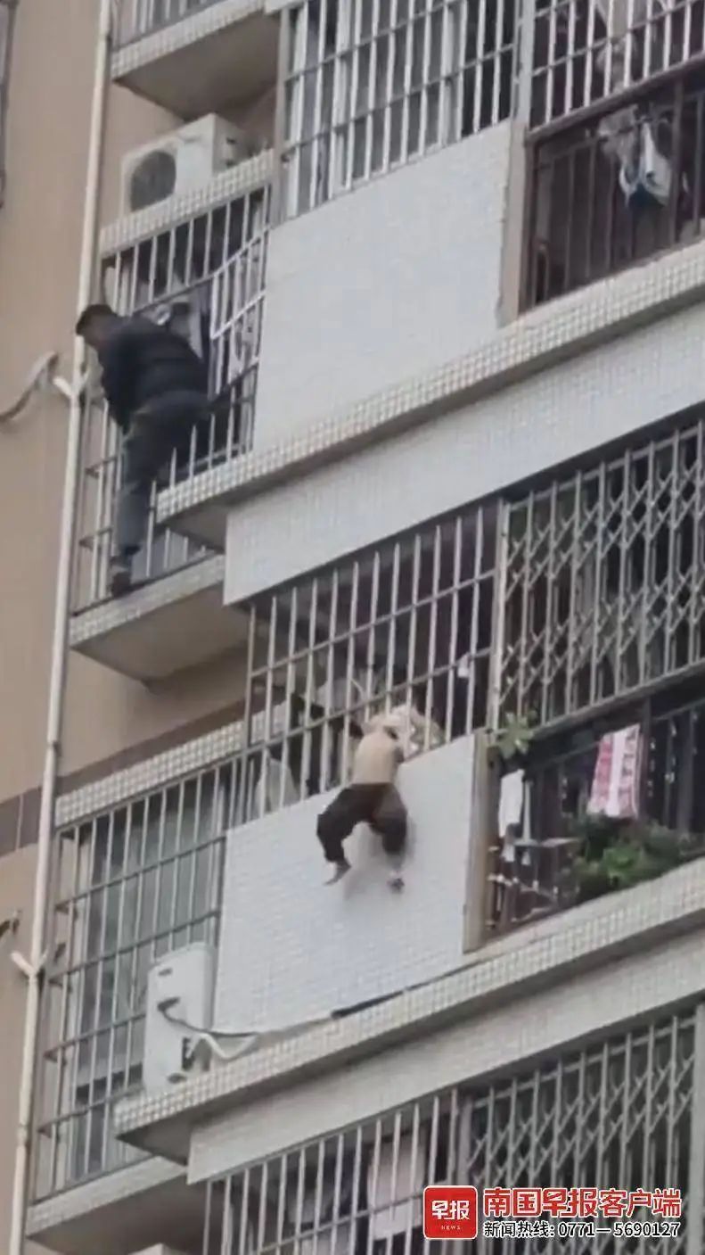 事发广西一小区！他抬头看到这惊险一幕，紧急冲上楼……