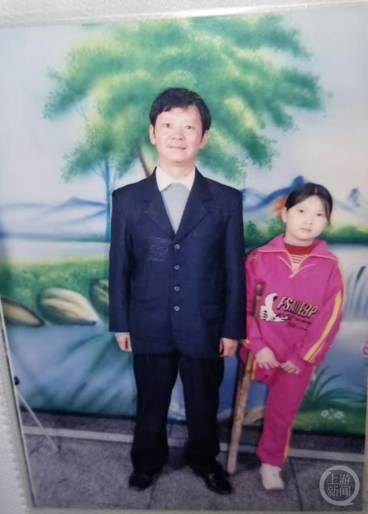 6小时20分!重庆女子单腿登上三峡之巅:曾挑战青海拉脊山 6小时20分!重庆女子单腿登上三峡之巅:曾挑战青海拉脊山