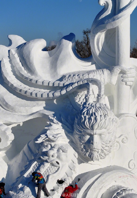 惟妙惟肖！雪雕限定版悟空归来现身哈尔滨