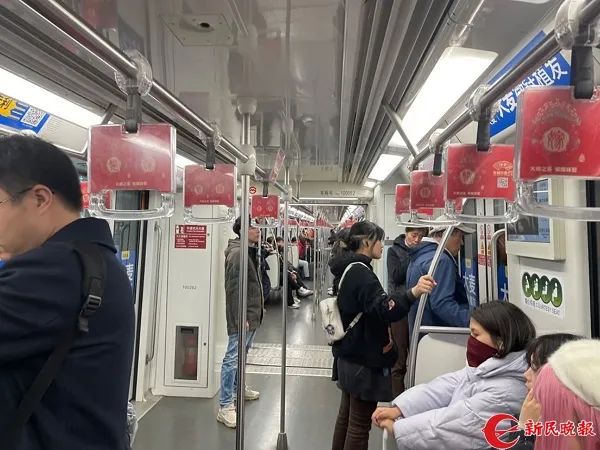 上海地铁被“紧盯”!车厢里总是黑屏,听障人士:希望清楚看见下一站是哪 上海地铁被“紧盯”!车厢里总是黑屏,听障人士:希望清楚看见下一站是哪