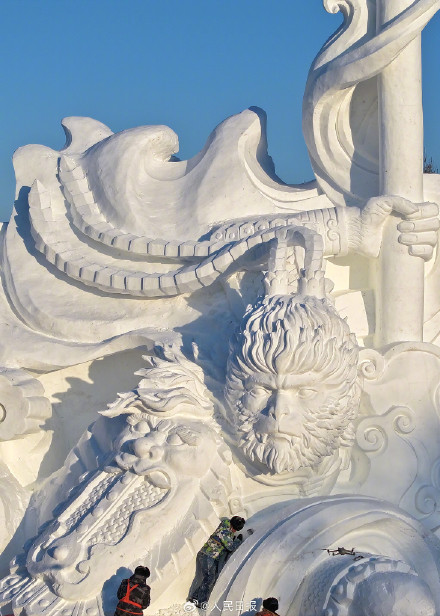 惟妙惟肖！雪雕限定版悟空归来现身哈尔滨