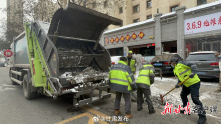 兰州:确保车通路畅 1.04万人次昼夜奋战清理城区积雪2900吨 兰州:确保车通路畅 1.04万人次昼夜奋战清理城区积雪2900吨
