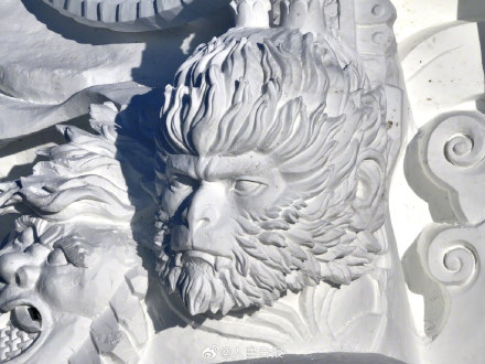 惟妙惟肖！雪雕限定版悟空归来现身哈尔滨