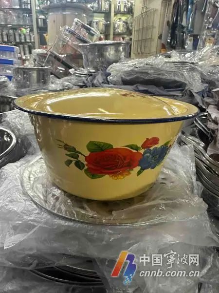 “库存都卖完了” !小时候的“猪油盆”爆火,你家还有吗? “库存都卖完了” !小时候的“猪油盆”爆火,你家还有吗?