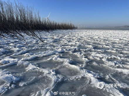 官厅水库现奇特冰浪