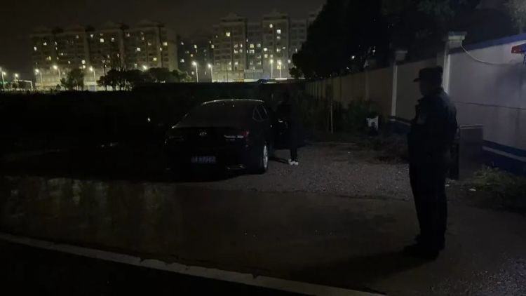 “快20年了,没想到还能见到我儿子!” “快20年了,没想到还能见到我儿子!”