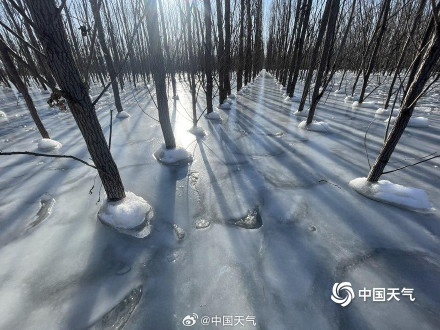 官厅水库现奇特冰浪