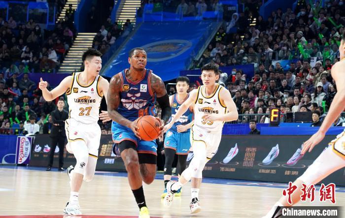 四川男篮主场负于辽宁队
