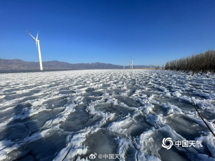 官厅水库现奇特冰浪