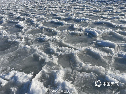 官厅水库现奇特冰浪