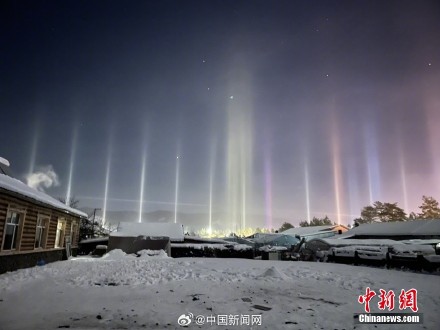科幻大片！漠河北极村现寒夜光柱现象