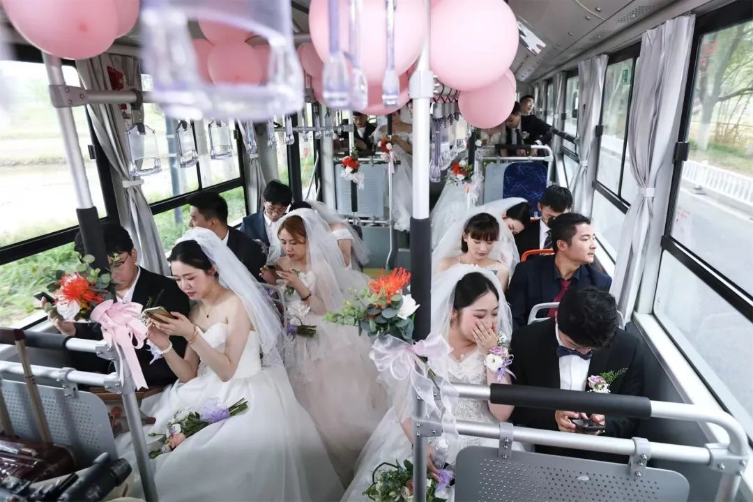 刷屏！杭州姑娘神秘婚车曝光，价格感人！很多年轻人盯上了！晚了根本预订不到...