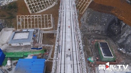 4小时→1小时内！渝厦高铁重庆东至黔江段全线轨道贯通