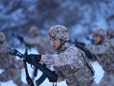 热血沸腾！武警官兵雪地刺杀训练