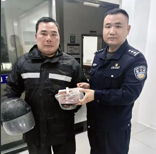 跑腿小哥,立功!他的最新身份是…… 跑腿小哥,立功!他的最新身份是……