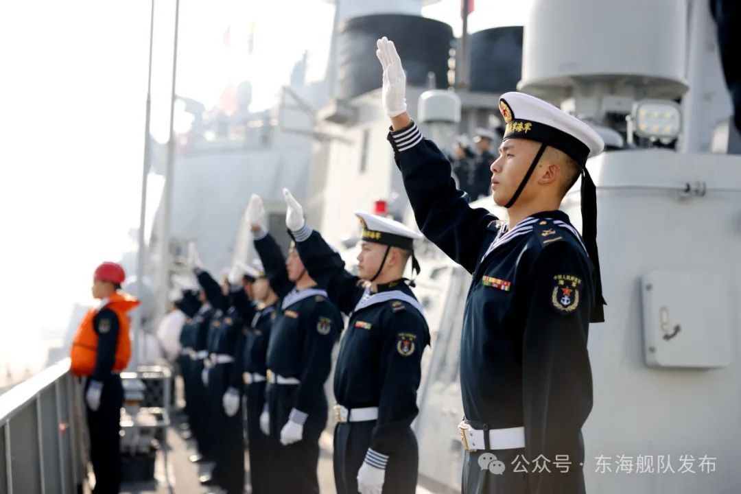 中国海军起航赴亚丁湾