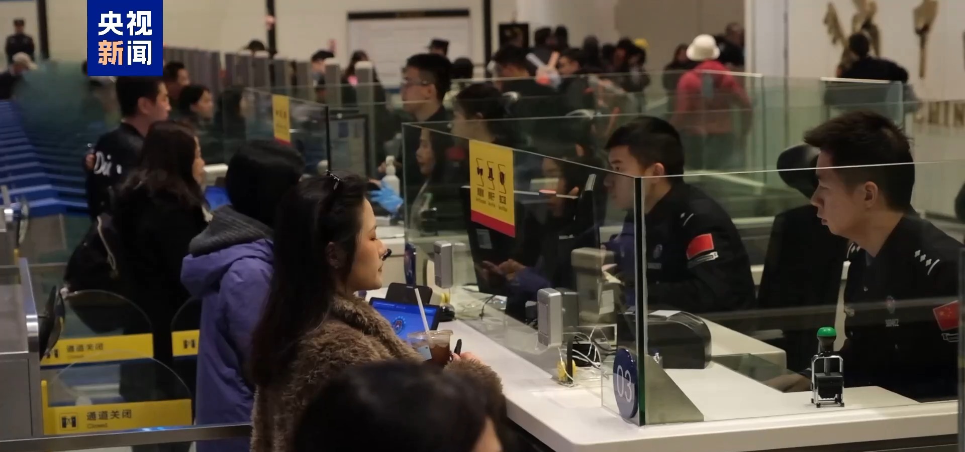 深圳莲塘口岸2024年出入境人员突破2500万人次 同比增长110% 深圳莲塘口岸2024年出入境人员突破2500万人次 同比增长110%