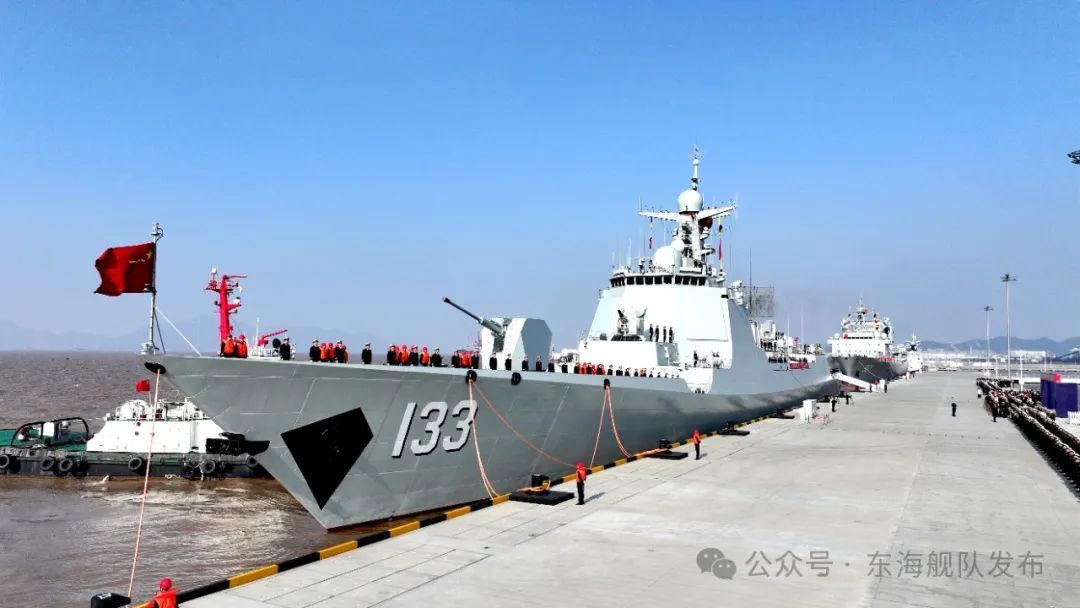 中国海军起航赴亚丁湾